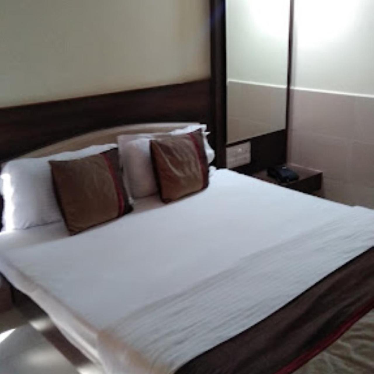 Divya Jyot Residency Bhuj Hotel Buitenkant foto