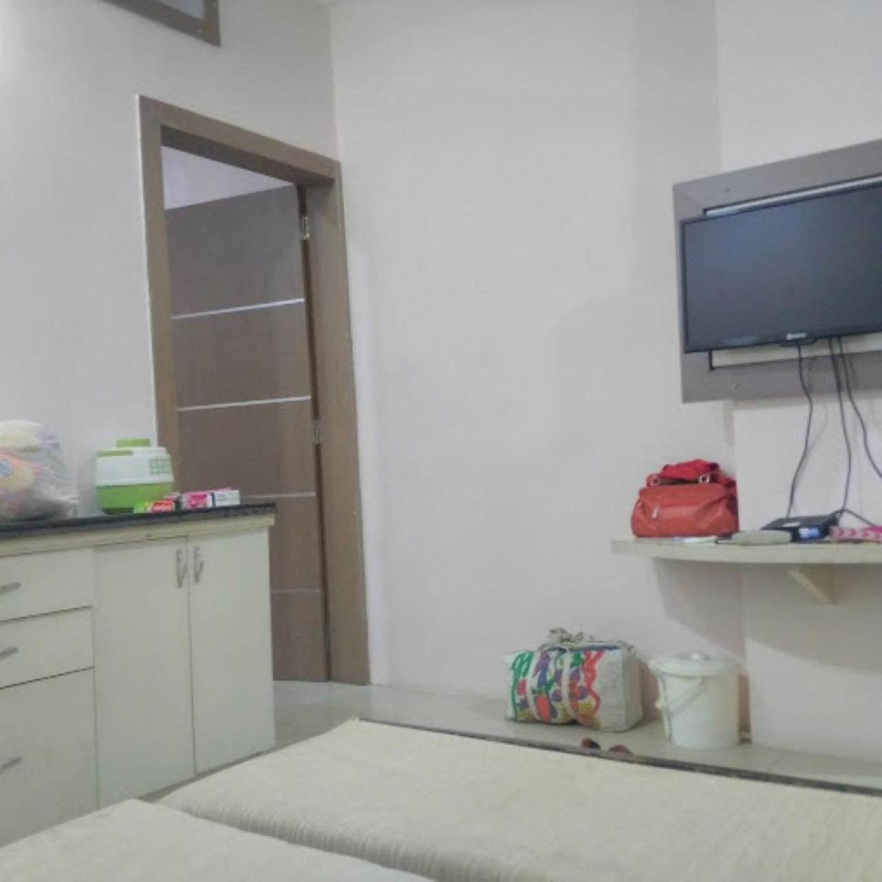 Divya Jyot Residency Bhuj Hotel Buitenkant foto