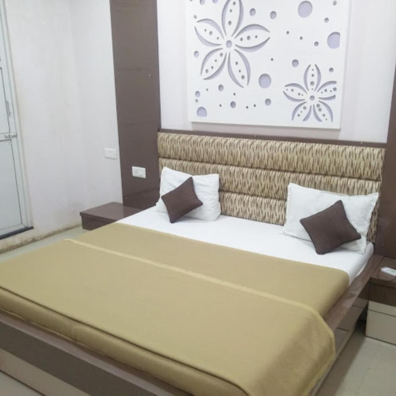 Divya Jyot Residency Bhuj Hotel Buitenkant foto