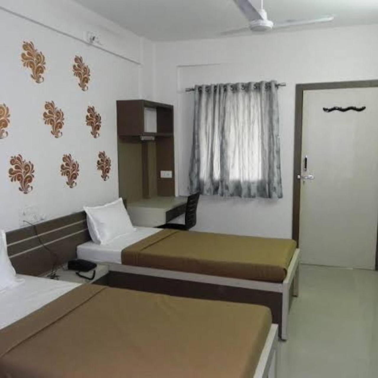 Divya Jyot Residency Bhuj Hotel Buitenkant foto